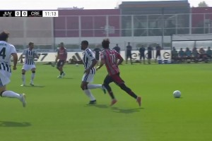 尤文防线被轻松打穿❗️博纳佐利破门，克雷莫内塞1-0领先